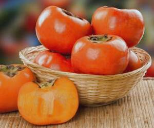 تمام فواید و مضرات شیره خرمالو برای سلامتی