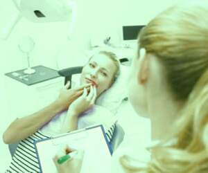 بررسی علائم حساسیت عاج دندان و راهکارهای درمانی آن