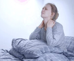 راه های مقابله با گردن درد پس از خواب