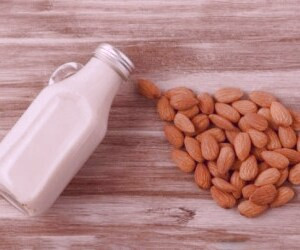 بررسی فواید شیر بادام برای سلامتی