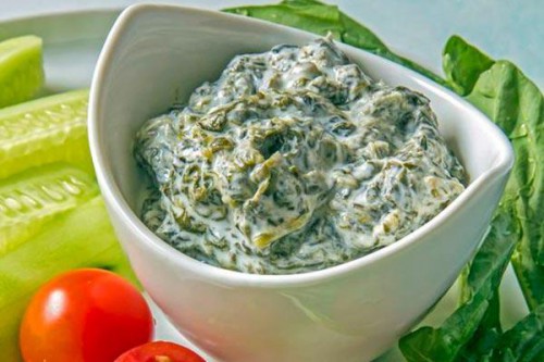 طرز تهیه بورانی اسفناج با ماست چکیده و مغزگردو به روش تبریزی