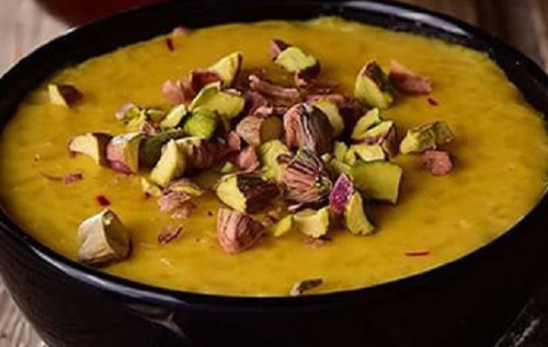 طرز تهیه شیر برنج عسلی خوشمزه و بی نظیر با تزئین مغزپسته