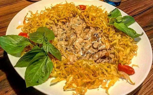 طرز تهیه بیف استروگانوف با گوشت و سیب زمینی خوشمزه و مخصوص به روش فست فودی