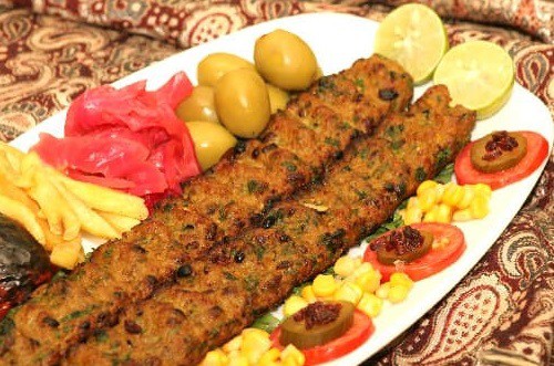 طرز تهیه کباب خلیج فارس لذیذ و خوشمزه با گردو و جعفری خرد شده