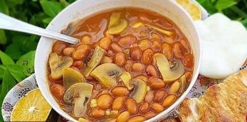 طرز تهیه خوراک لوبیا چیتی لعابدار با قارچ و سیب زمینی فوق العاده خوشمزه