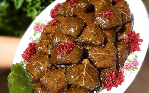 طرز تهیه دلمه برگ مو تبریزی با گوشت چرخ کرده و لپه خوشمزه و مجلسی