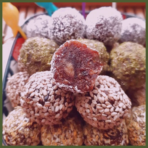 نکات و دستور پخت توپک خرمایی به روش خانگی و با طعمی بی نظیر