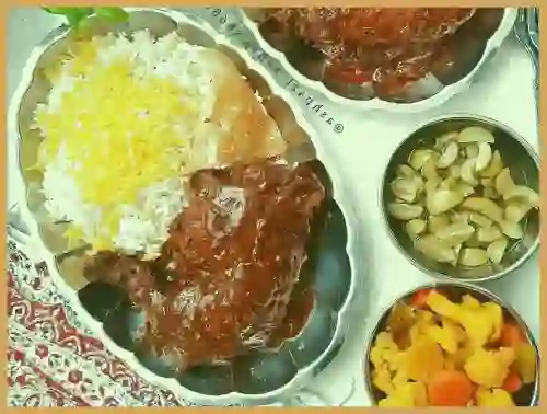 نکات و دستور پخت خورش مرغ افشاری؛ مرغ را به سبک رستورانی درست کن!