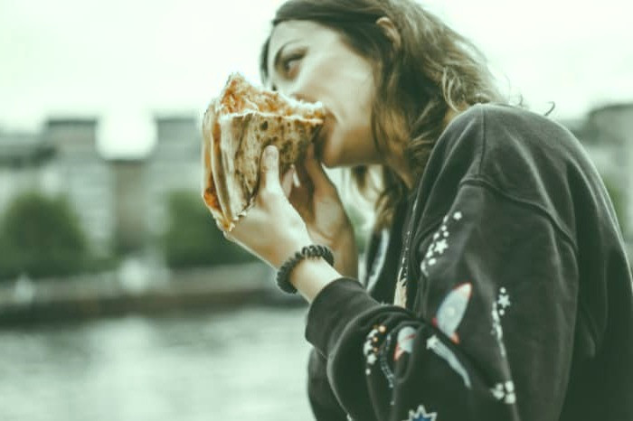 ضرر تند غذا خوردن 