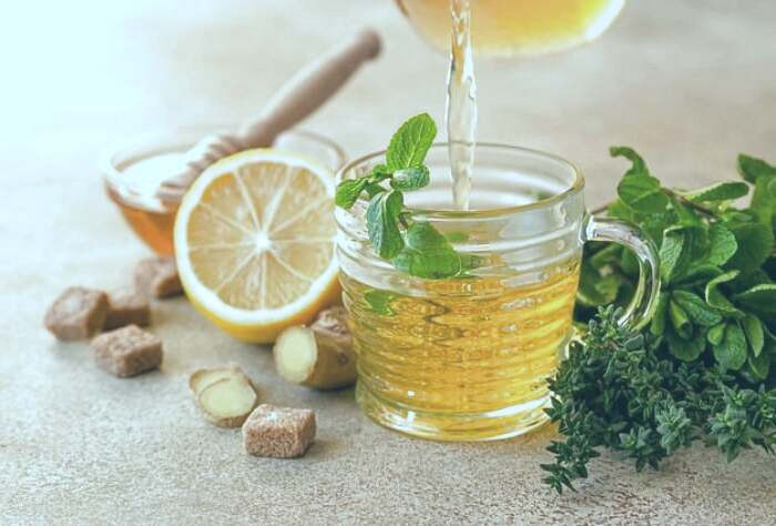 طرز تهیه دمنوش برای سرماخوردگی دمنوش عسل و زردچوبه و زنجبیل