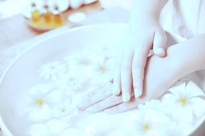 نمک دریایی برای پوست دست نمک دریایی