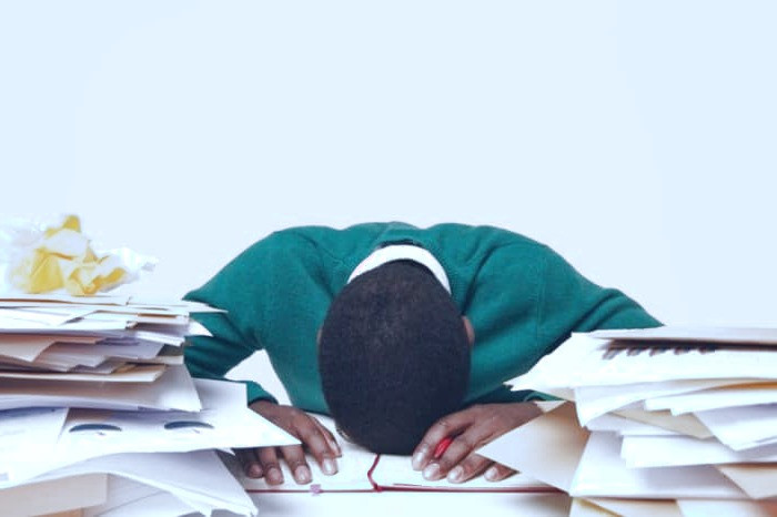 علت حرف زدن افراد در خواب استرس