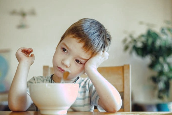 علت بی اشتهایی کودکان در صبحانه علت صبحانه نخوردن کودکان