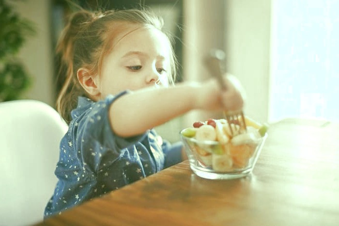 فواید صبحانه برای کودکان اهمیت صبحانه برای کودکان