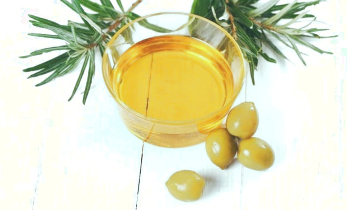 استفاده از روغن زیتون برای درمان ملاسما روغن زیتون