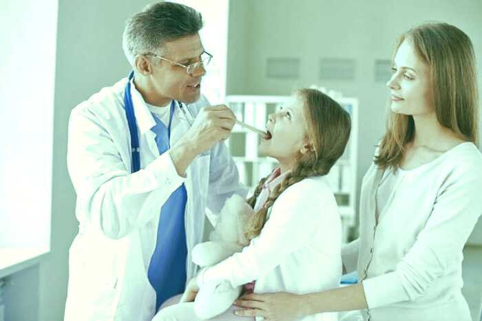 سوزش گلو در تب برفکی سوزش گلو
