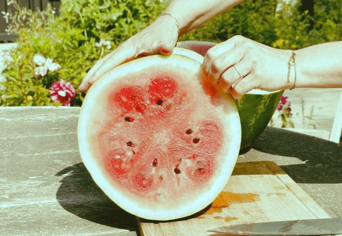 پوست موز برای صورت پوست هندوانه