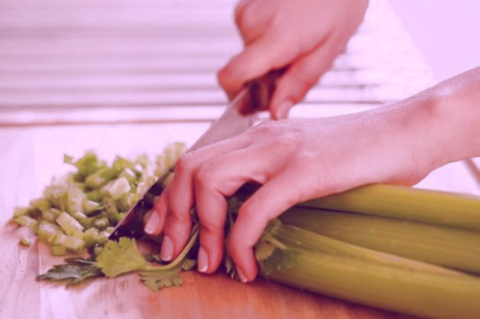 کاربرد برگ کرفس فواید پوست میوه ها