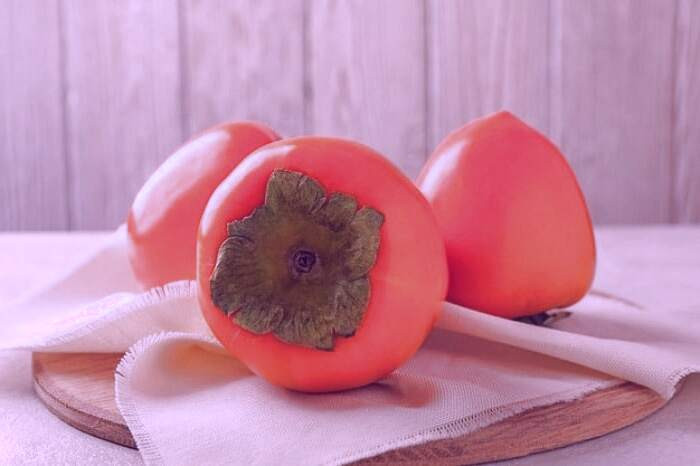 ماسک خرمالو برای روشن شدن پوست خرمالو