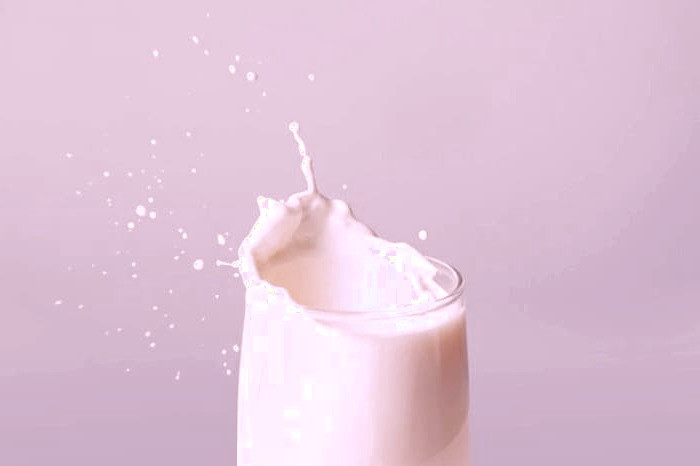 ماسک خرمالو و شیر برای پوست خشک شیر