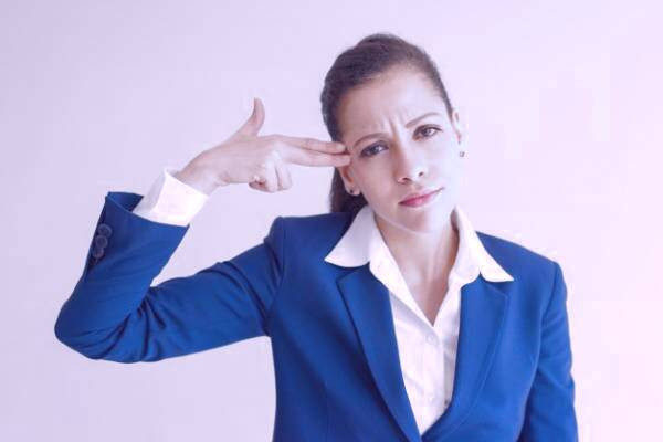 محو کردن خط اخم و پیشانی خط و چروک در پیشانی