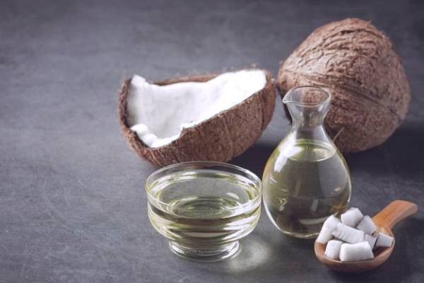 روغن نارگیل برای خط اخم روغن نارگیل