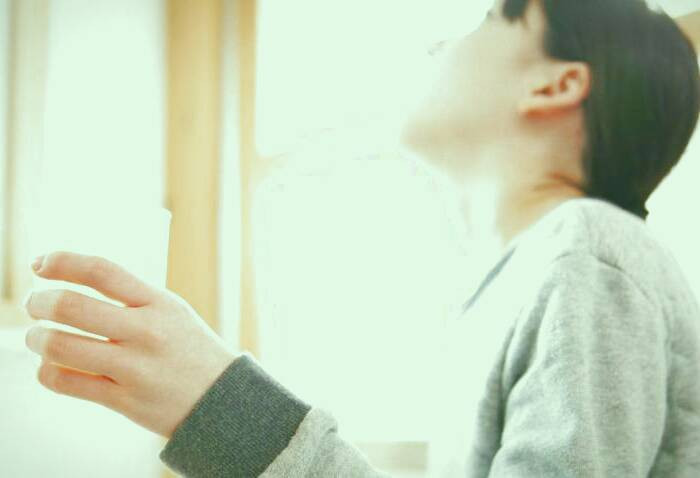 غرغره کردن آب نمک