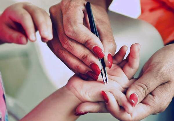 درآوردن تیغ از دست