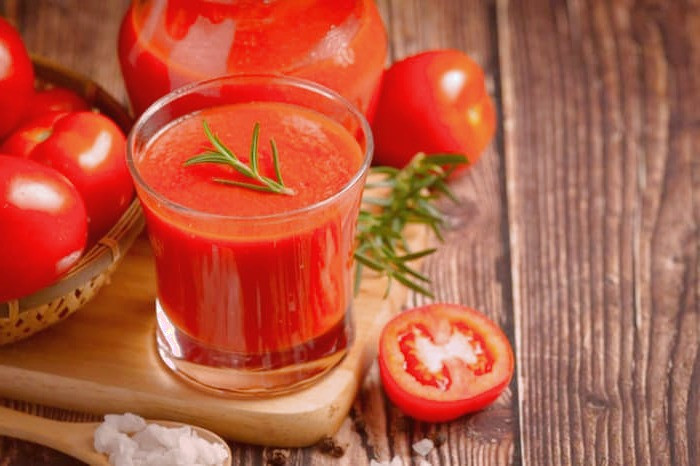 فواید آب گوجه فرنگی خواص آب گوجه فرنگی