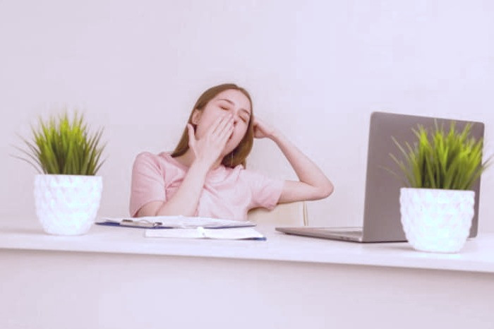تشخیص و درمان خمیازه کشیدن بیش از حد دلیل خمیازه کشیدن