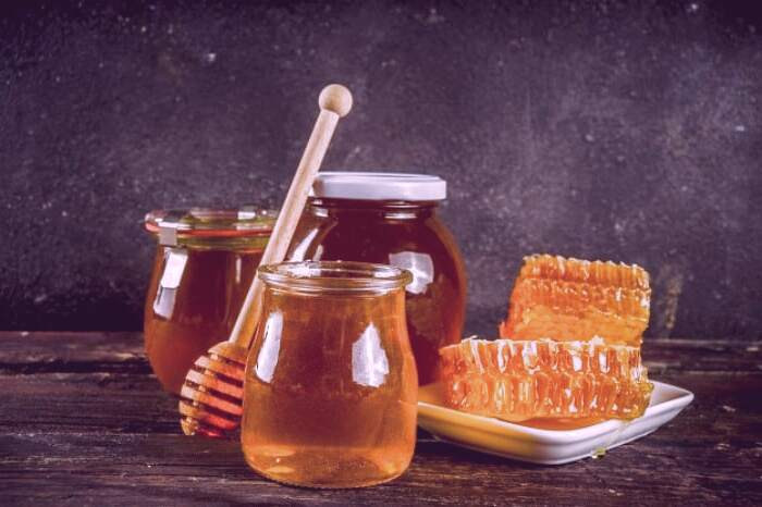 آبرسان عالی برای پوست صورت عسل