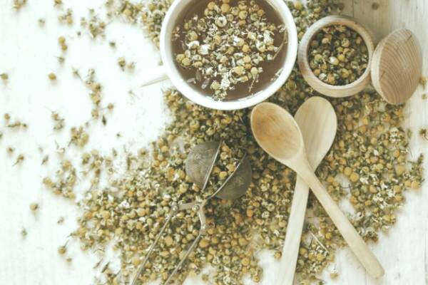 چای بابونه برای درخشندگی موها چای بابونه