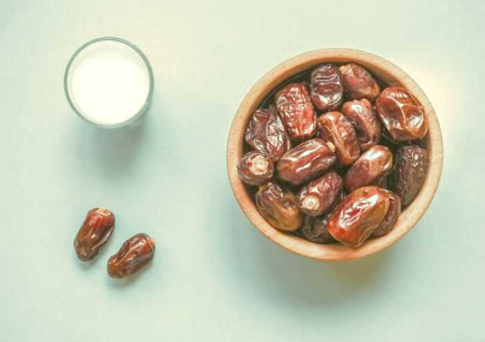 مصرف بیش از حد شیر و خرما در شب قدر شیر و خرما