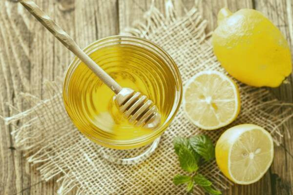 طرز تهیه ماسک شیر خشک و عسل و لیمو شیر خشک و عسل و لیمو