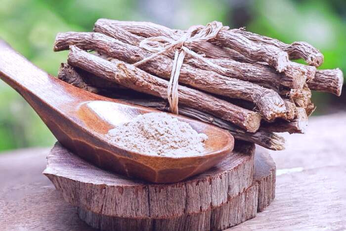 خواص شیرین بیان خوردن شیرین بیان