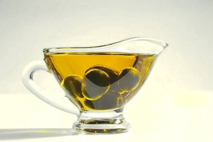 روغن زیتون برای خارج کردن جسم روغن زیتون