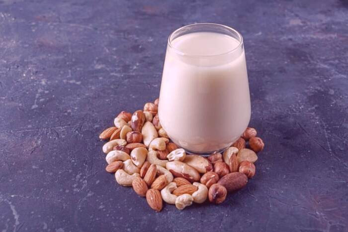 فواید مصرف شیر بادام در شیردهی شیر بادام برای لاغری