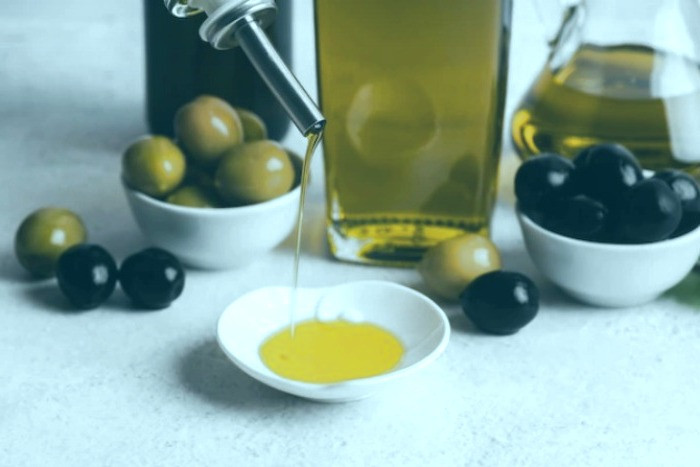 روغن زیتون و پوست مرغی