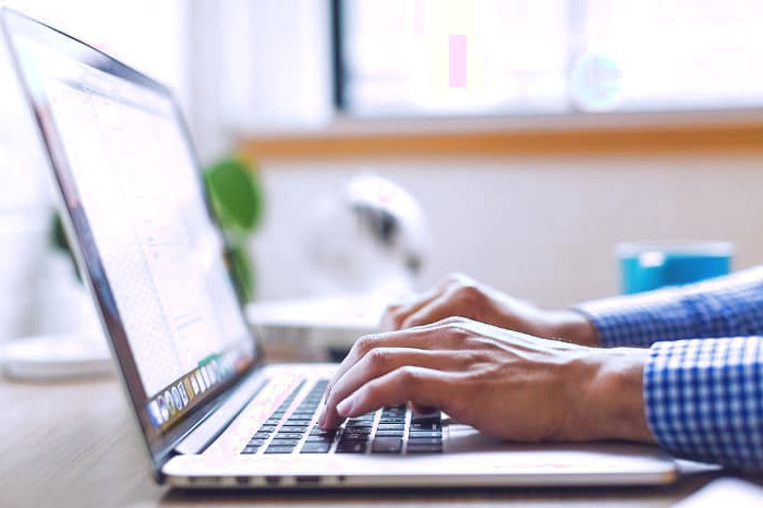 نحوه نشستن صحیح برای کاهش درد مچ نحوه نشستن