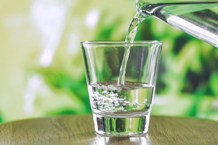 نوشیدن آب کافی