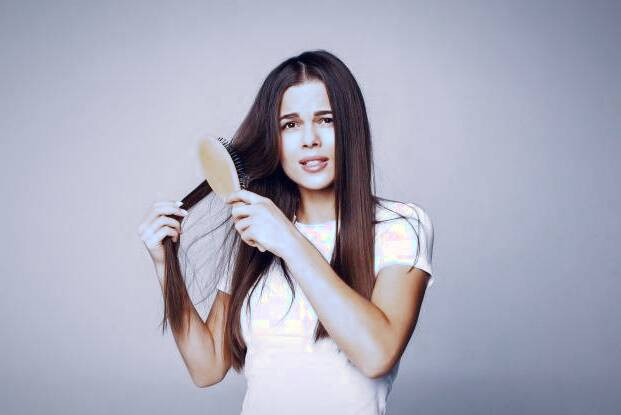 شانه زدن مو