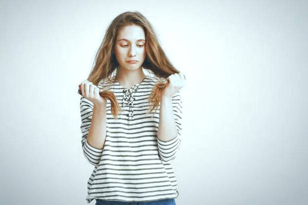 بازی کردن با مو