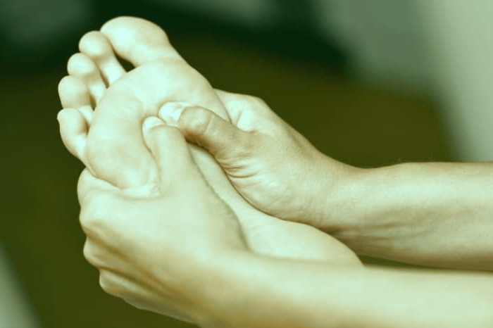 روغن مالی کف پا 