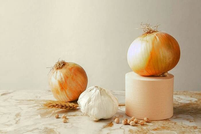 درمان عقب تشینی مو با سیر و پیاز پیاز و سیر برای مو