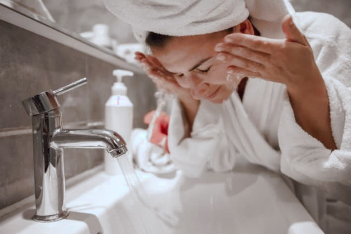 برای جلوگیری از نازک شدن پوست صورت نازکی پوست