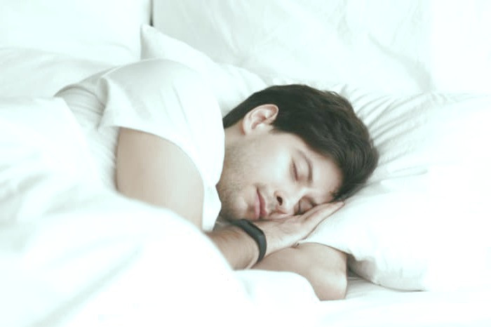 بهبود خواب از فواید استفاده از آب نمک بهبود خواب