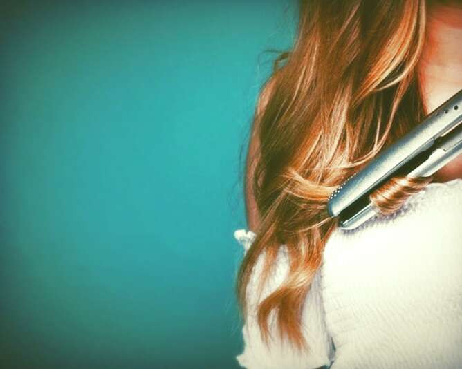 صاف کردن مو باعث ریزش مو میشود؟ صاف کردن مو