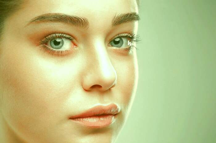 پوست صاف با نوشیدن آب پاکسازی پوست