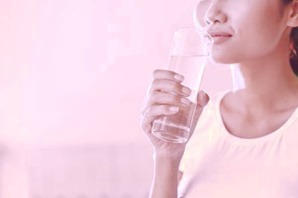 اهمیت مصرف آب کافی در طول روز نوشیدن آب کافی