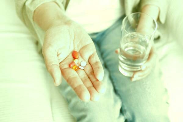 چرا نباید خودسرانه انتی بیوتیک مصرف کرد؟ خود درمانی